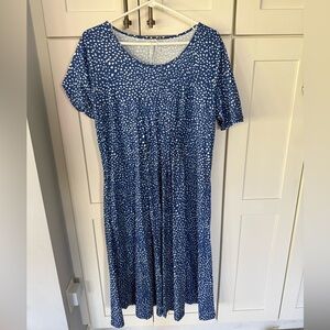 Mid T Shirt Dress Size Large NWT